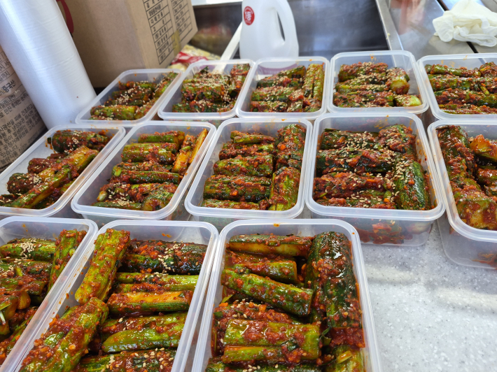 만들어진 오이소박이, 맛있게 보인다.