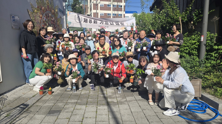 행사에 참여한 정원단 단체 기념 사진