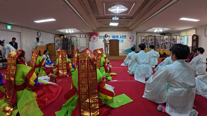 오금자 수원공업고등학교 교장이 축사하고 있는 장면.