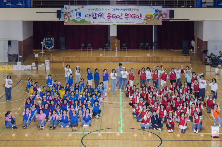 여성리더회 회원들이 끝까지 함께하며 하나 된 공동체의 모습을 보여주고 있다