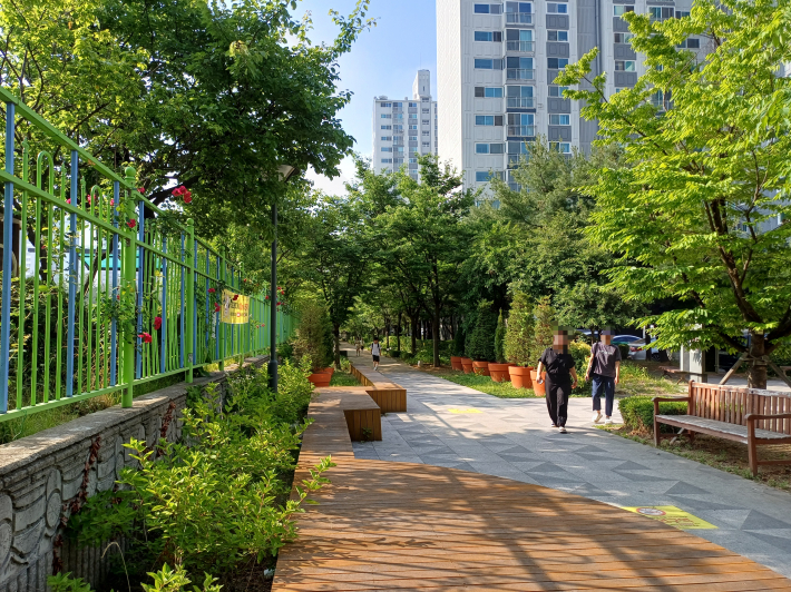 효천초등학교 골목 정원 전경