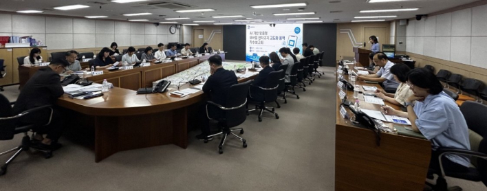 수원시가 '인공지능(AI) 기반 맞춤형 모바일 전자고지 고도화 용역 착수보고회'를 열고 있다.     