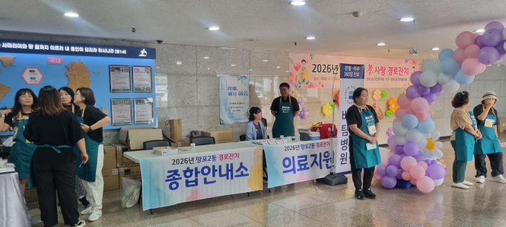 2층 행사장 입구에 마련된 종합 안내소