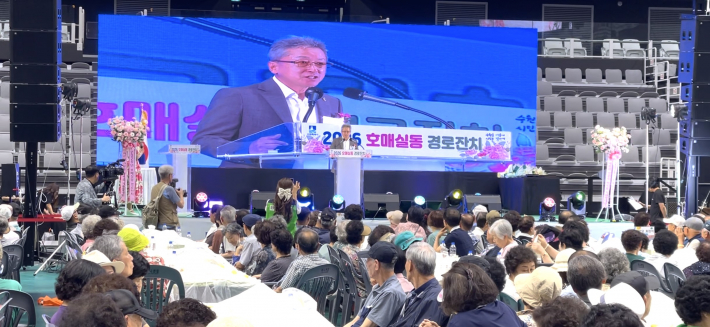 개회사를 하고 있는 최재근 경로잔치추진위원장.