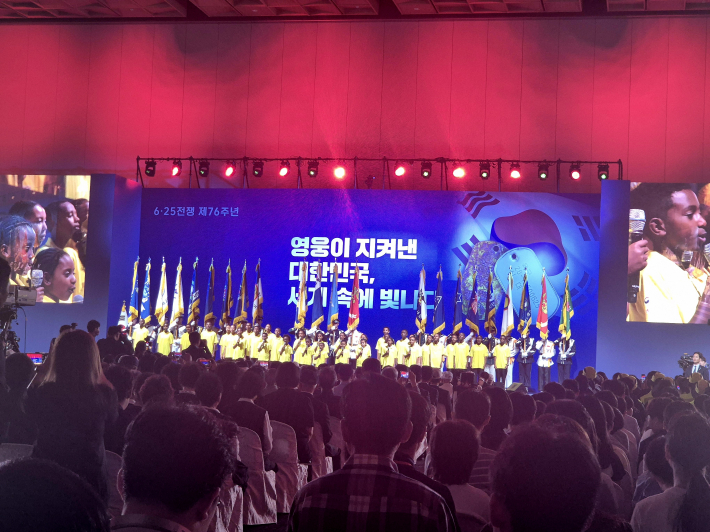 아리랑을 부르고있는 강뉴합창단