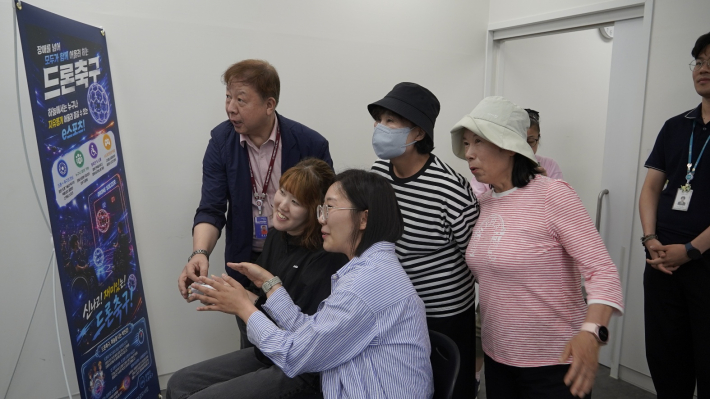 드론 비행 원리 등 기초 교육 진행 모습