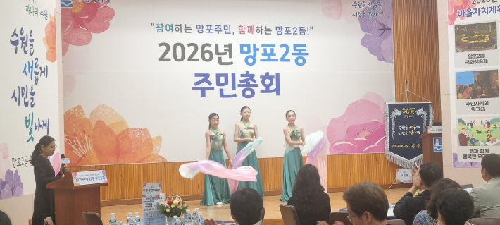 브레이크 타임에 달빛이 이어준 인연 군무