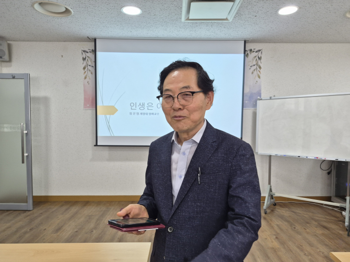 모임을 이끈 맹기호 경기수필가협회회장