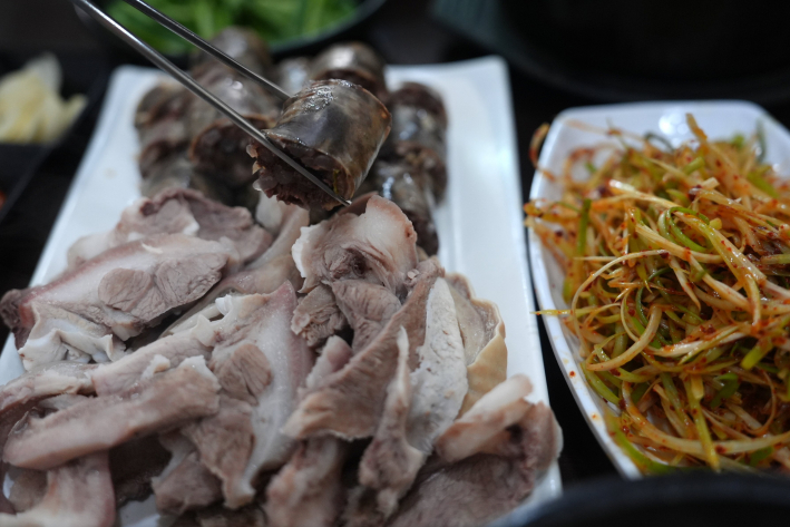 사진4) 지동시장 한 상점에서 판매하고 있는 순대.  
