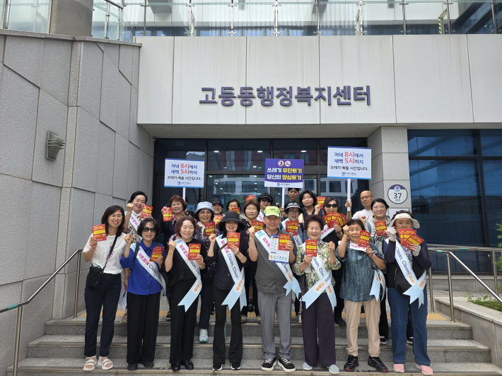 「수원 방문의 해」 맞아 외국인 대상 폐기물 분리배출·배출시간 홍보 캠페인 실시