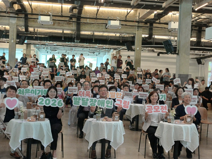 김현수 수원특례시 제1 부시장(앞줄 오른쪽 3번째) 공모전 행사 기념사진