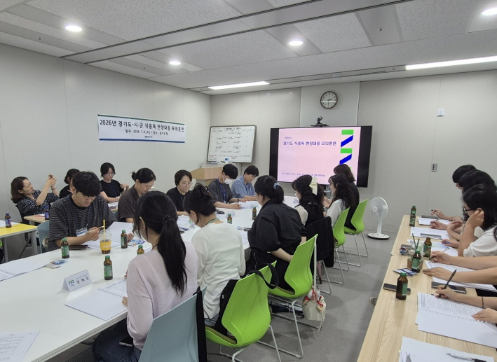 사진1~2)수원시와 경기도가 식중독 발생 대응 모의훈련을 하고 있다.    