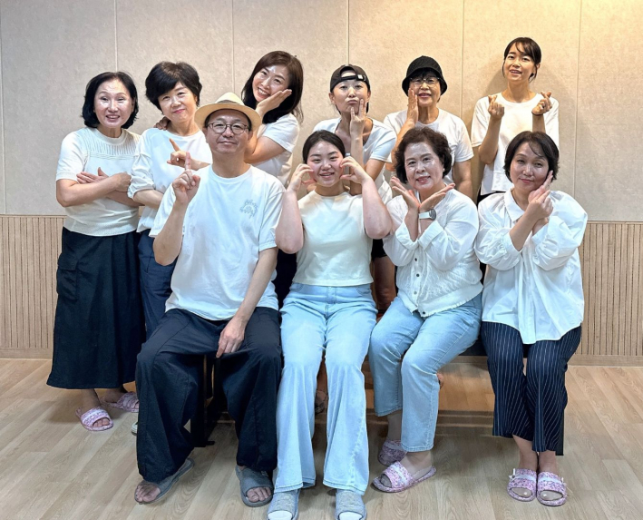 <영통시민뮤지컬 앙상블 단체사진>