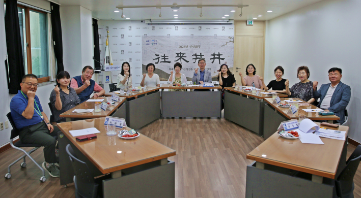 김인배 수원장안구청장이 조원2동 단체장들과 간담회를 나누고 있다.