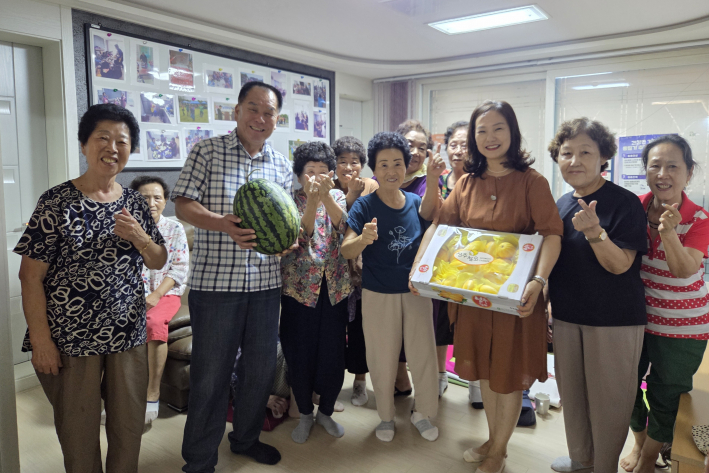 과일 전달 사진