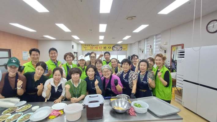 매탄공원 삼계탕 나눔 현장 