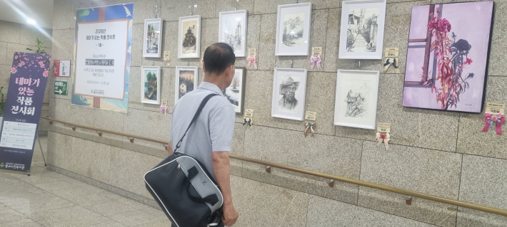 그림에 집중하니 더위와 피로도 잊는다.