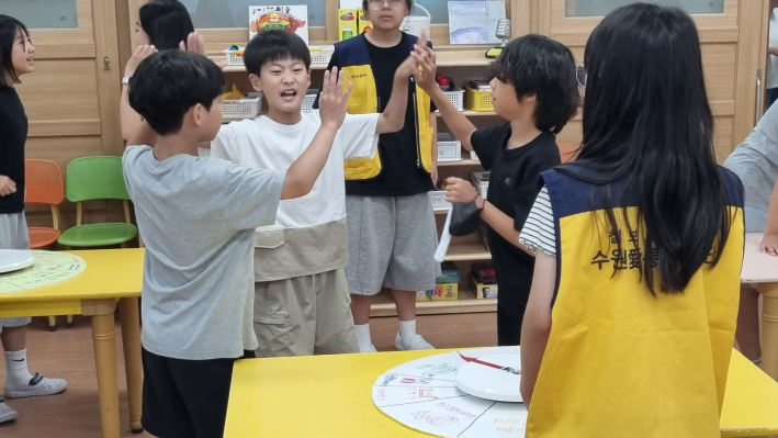 우정의 하이파이브