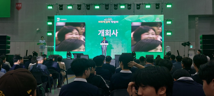 이재준 시장이 개회사를 하고 있다.