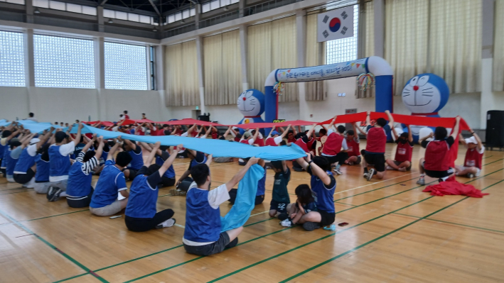 '하늘을 달리다' 운동경기하는 청팀,홍팀