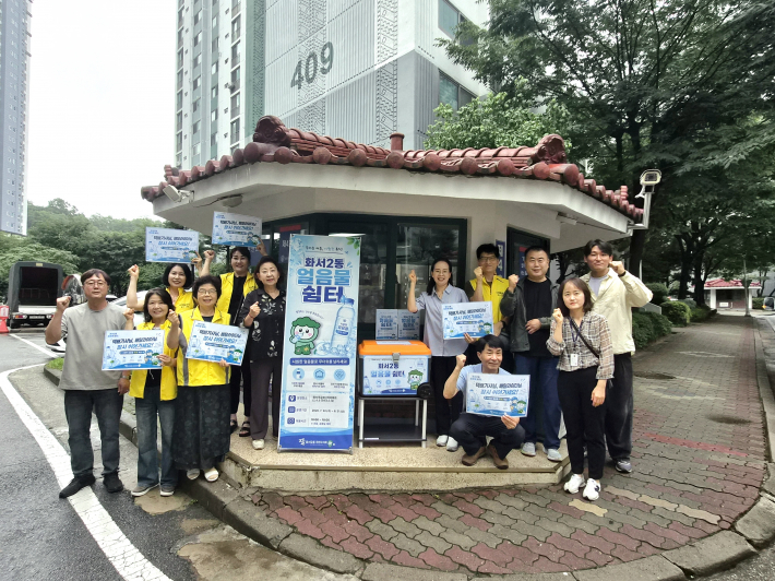 화서2동 주민자치회, 폭염 속 이동노동자 위한 얼음물 쉼터 운영 