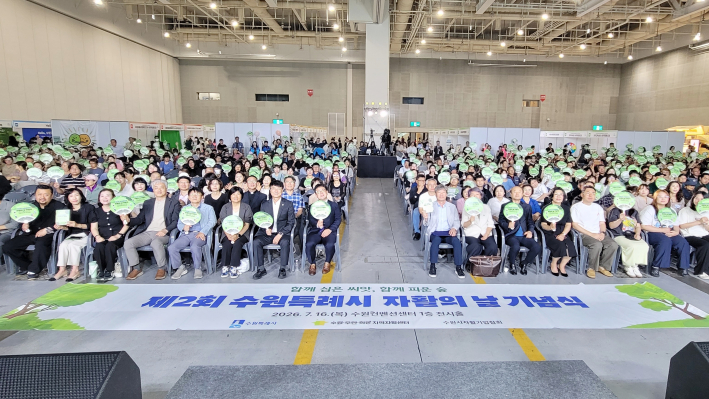 첫줄 왼쪽부터 수원희망지역자활센터 서형준센터장, 수원지역자활센터 김기자센터장, 수원우만지역자활센터 장미선센터장