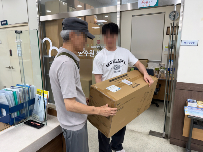 사례관리 대생자 물품 전달