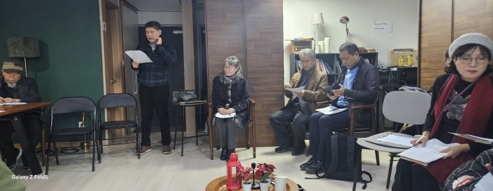 강의중인 사이채 소설창작 교수