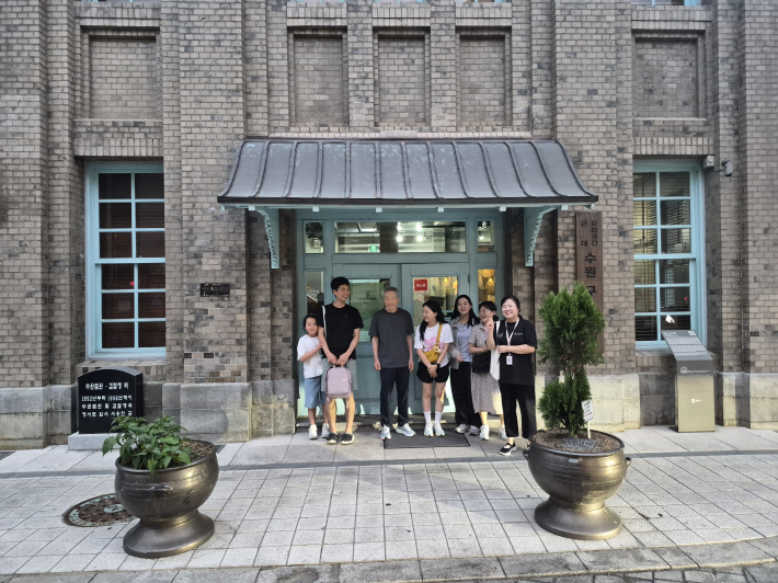 구 수원 부국원 앞에서