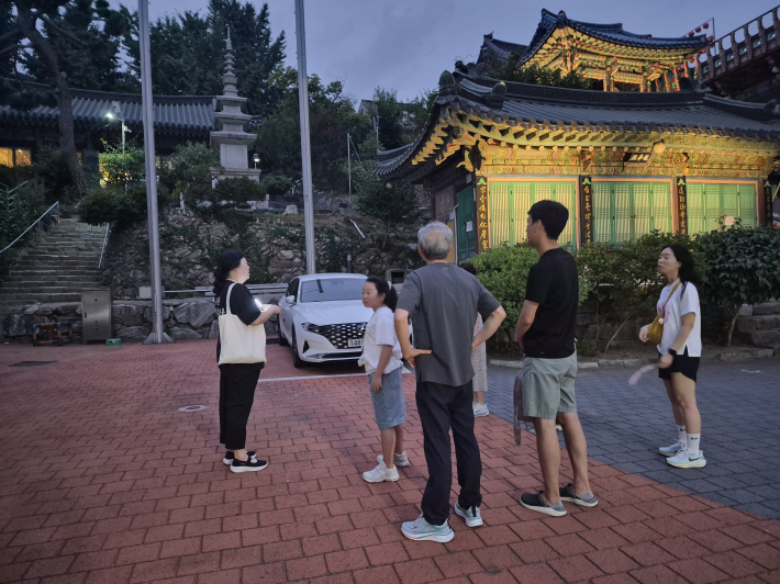 해질녘 팔달사에서 
