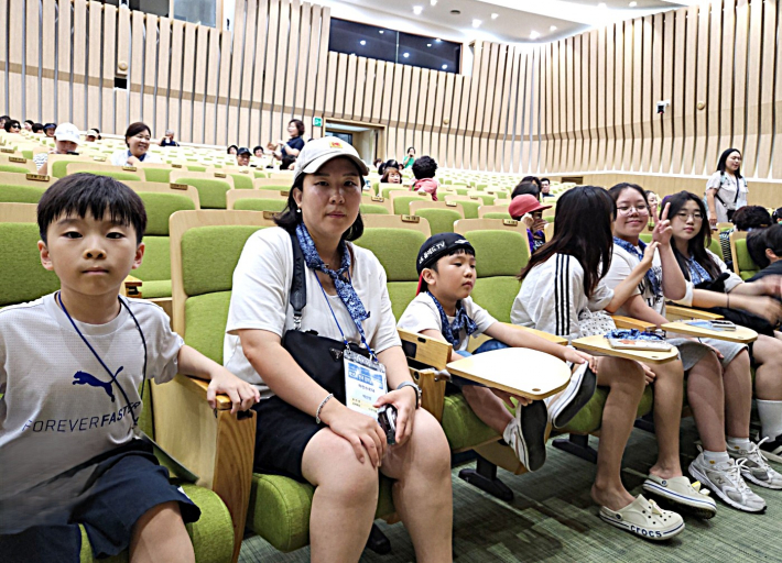 부모와 함께 초·중학생들도 지역하천포럼에 참석해 눈길을 끌었다.