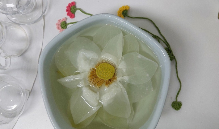 공 교수의 연꽃잎차