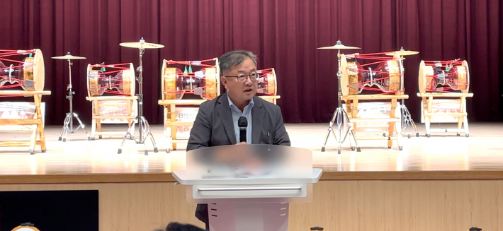 김민수 권선구청장이 대회사를 통해 참가자들을 격려하고 있다.