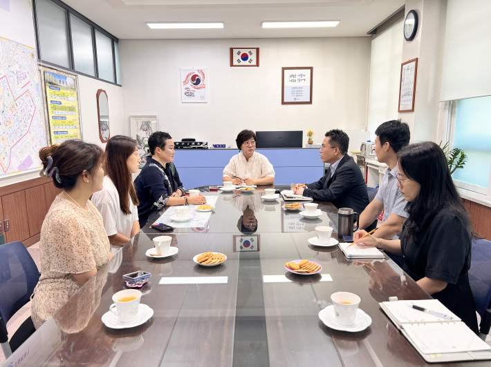 정자3동과 동남보건대학교 관계자가 지역 주민 건강 프로그램 확대를 위한 간담회를 실시했다.
