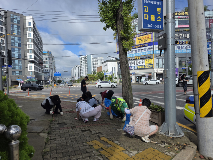 수원시 고등동, 주민과 함께하는 보행환경 개선! 「새빛 새단장」장마 후 일제 환경정비 추진
