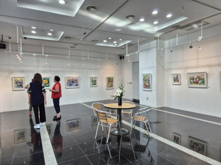 햇살정원 회원전 '빛여울 다섯 번째 동행'이 8월 25일부터 9월 5일까지 경기평생교육학습관 윤슬 갤러리에서 열린다