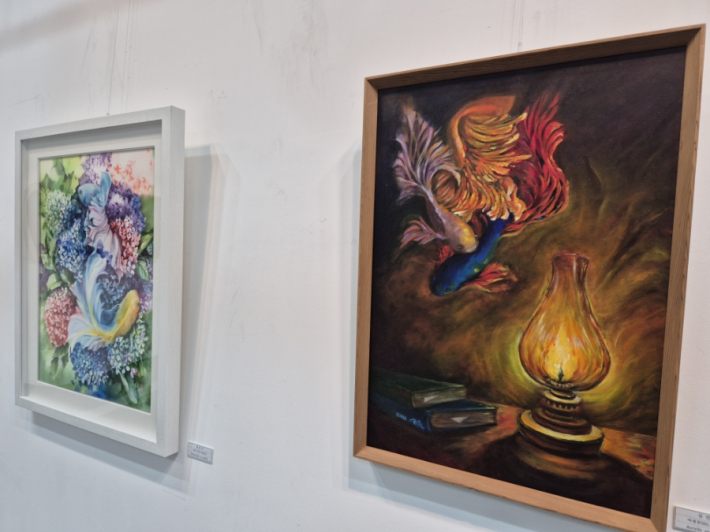 김민지 작가의 작품 '바다', '백일몽', '야경꾼'은 모두 물고기를 중심에 두고 자연과 꿈, 그리고 내면의 세계를 표현한다
