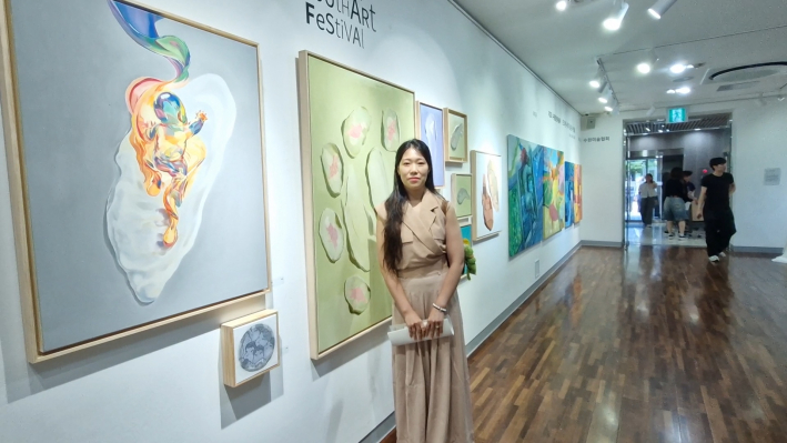 아기의 일상을 담아낸 하영선 작가의 기념 촬영