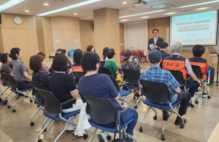남해복 회장이 감사 인사를 하고 있다.