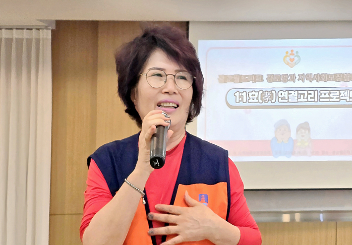 임경자 광교1동 지역사회보장협의체 위원장이 30번째 결실을 맺은 데 대한 소회와 함께 지속적인 활동 의지를 밝히고 있다.