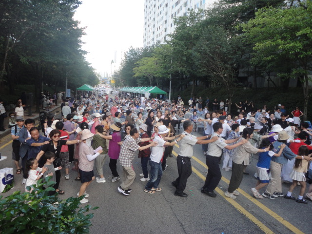 율천동 새빛 밤밭축제 모습