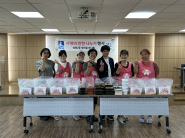 부녀회 회원들이 정성을 담아 직접 반찬을 포장해 준비했다.