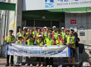 동 단체원과 동 직원이 다같이 잡초 제거를 하기 위해 환경정비 활동에 참여하였다.