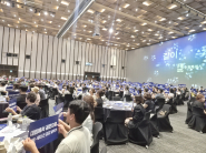  2026년 수원시 양성평등 기념식 및 정책토론회에 참석한 시민들이 함께하고 있다.