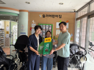 영통2동 주민자치회, 폐건전지 수거함 배부