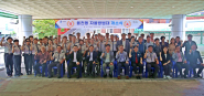 율천동 자율방범대 초소 이전·개소식 참석자들이 기념촬영을 하고 있다.