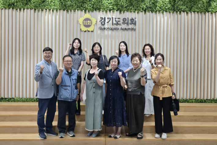 조원2동 단체장과 직원들이 경기도의회를 방문했다.