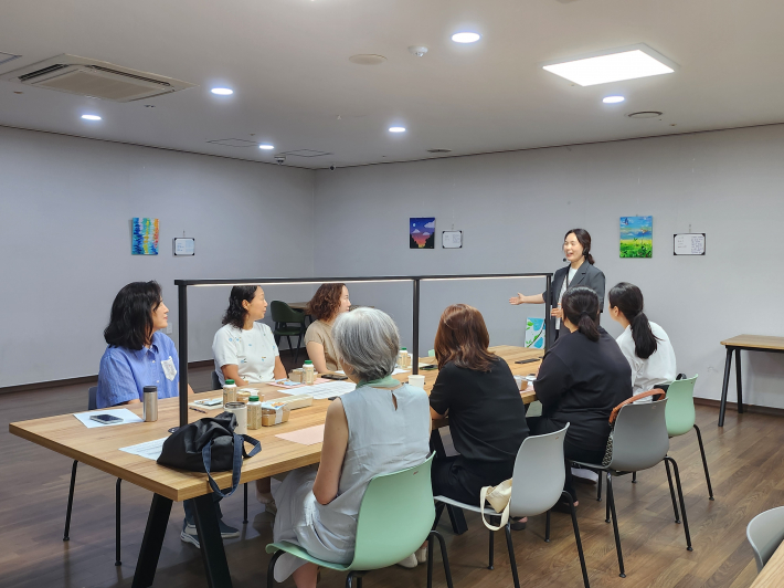 마지막 차 시 수업을 진행 중인 전애희 강사
