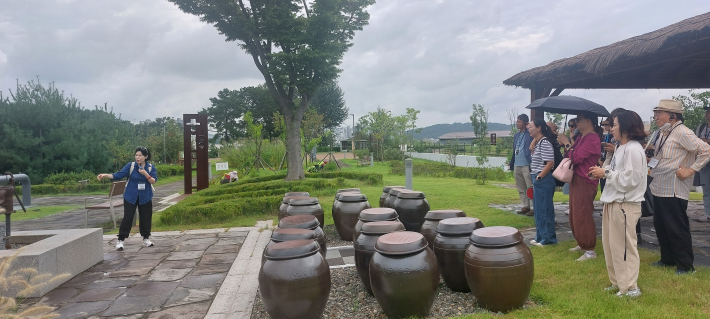 현장탐방은 국립농업박물관 북문에서 출발했다.