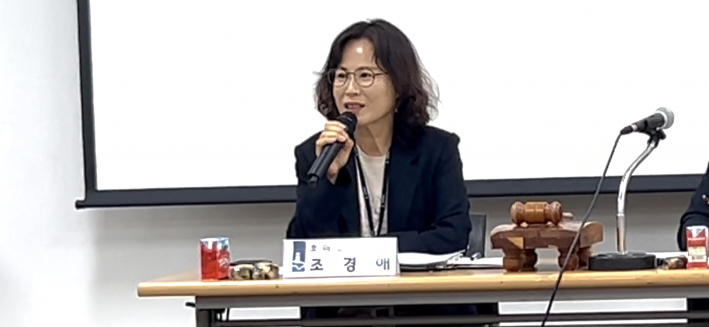 조경애 호매실동장의 주민자치위원 인사 모습